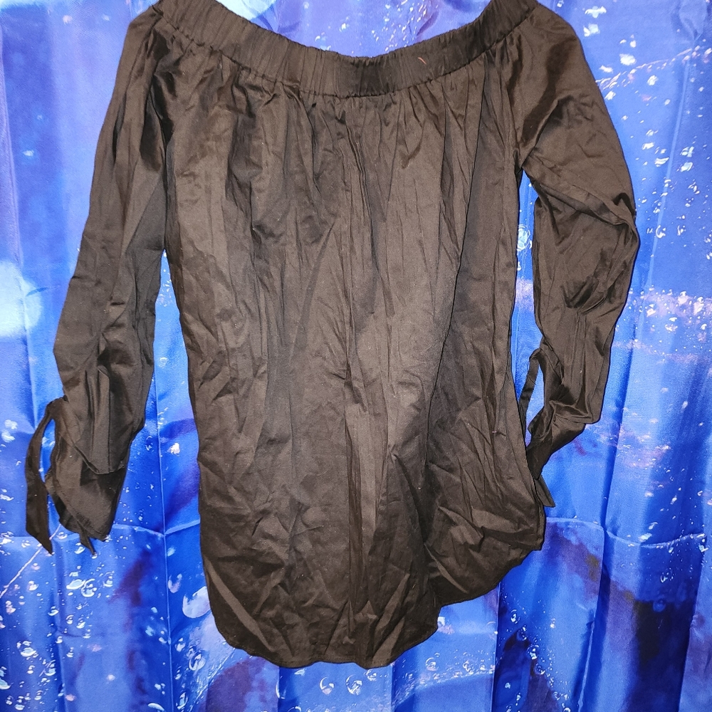 COPY - WOMEN OFF SHOULDER  BLACK TOP